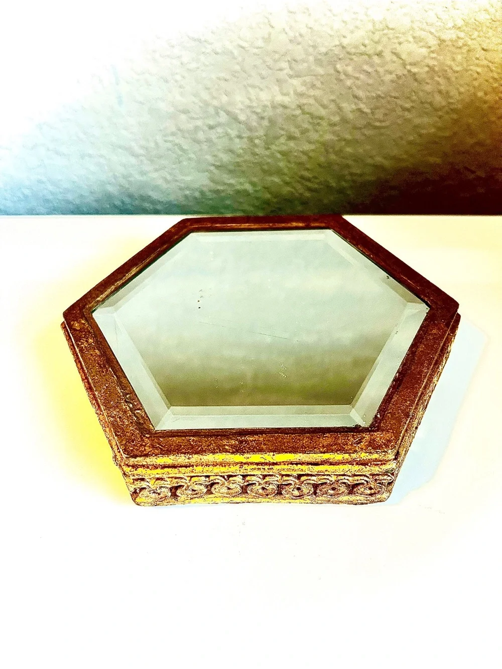 ALEXANDRA’S ACCENTS Gilt Hexagonal Mirror Pedestal Display Candle Holder 7” NWT